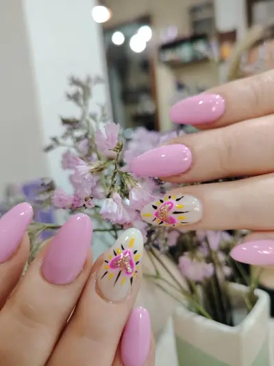 Uñas con diseño floral